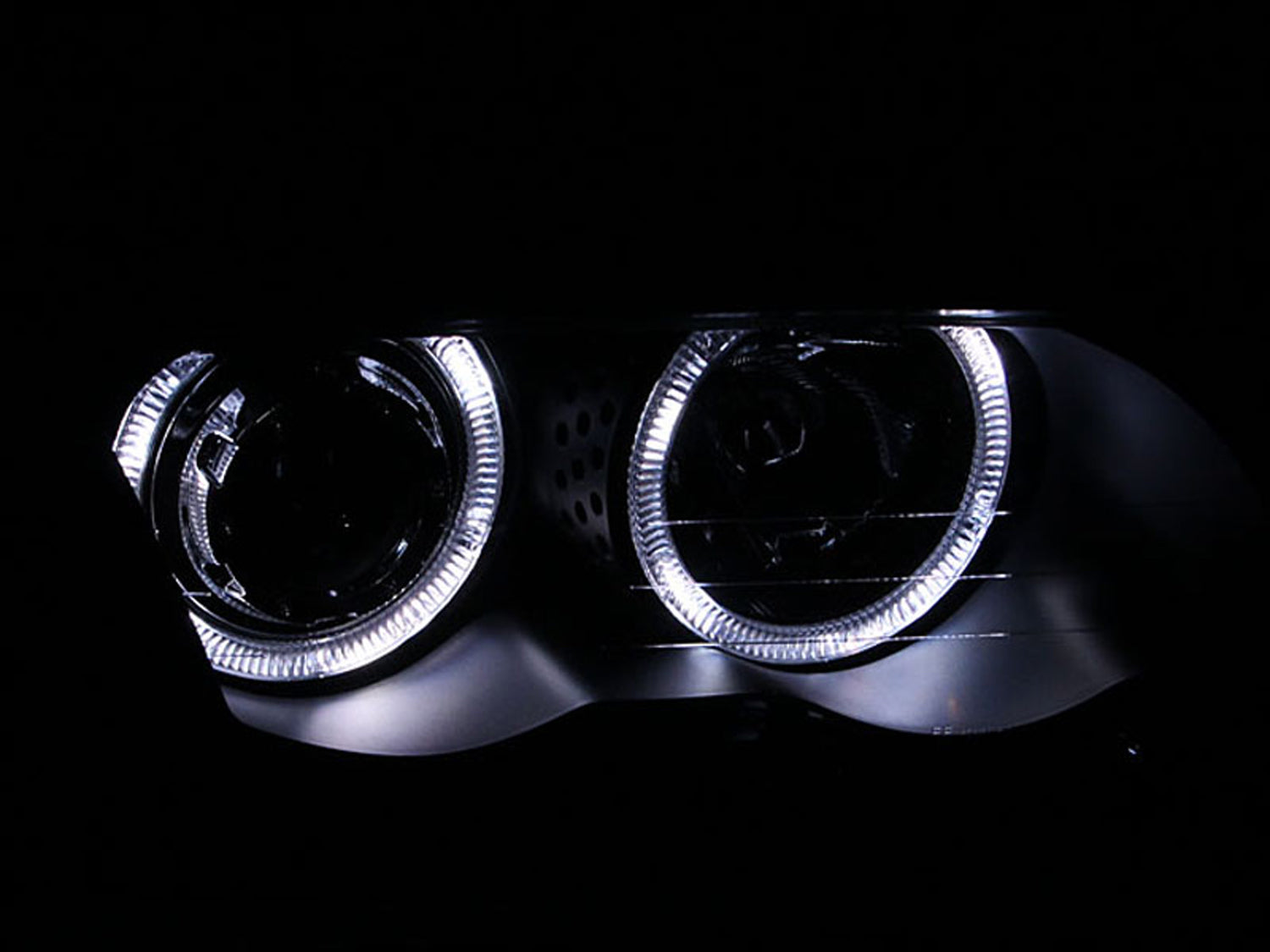 EAGLE EYES Halo Projector Headlights + Corner Lights For 1999-2001 BMW E46 3-Series 2-Door – Black Housing With Amber